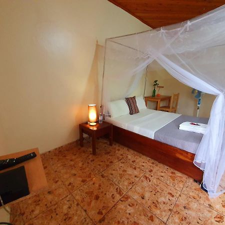 Annas Bed And Breakfast Entebbe Kültér fotó