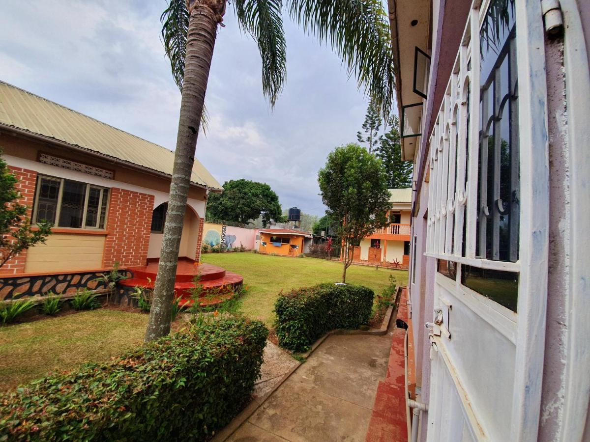 Annas Bed And Breakfast Entebbe Kültér fotó