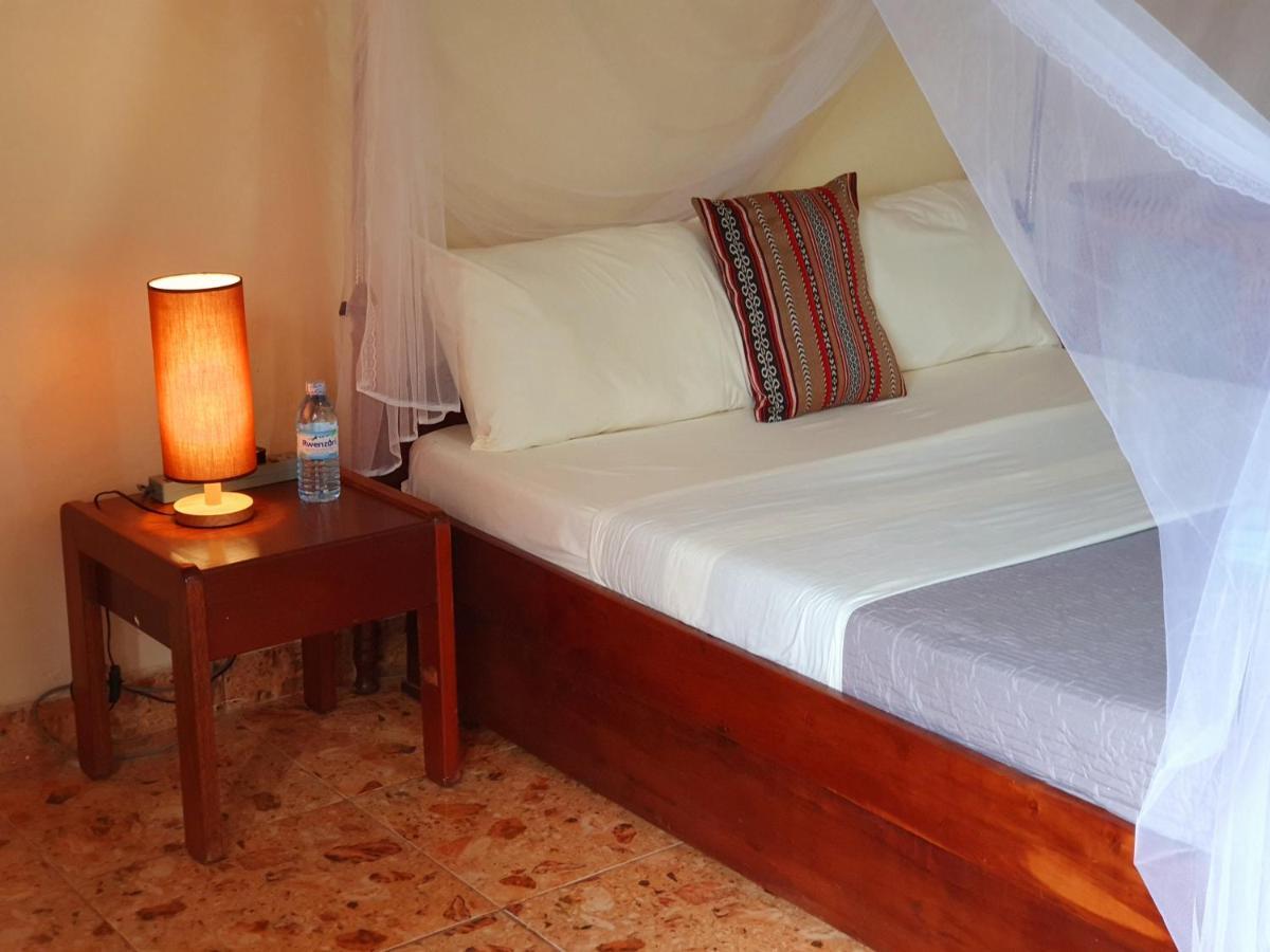 Annas Bed And Breakfast Entebbe Kültér fotó