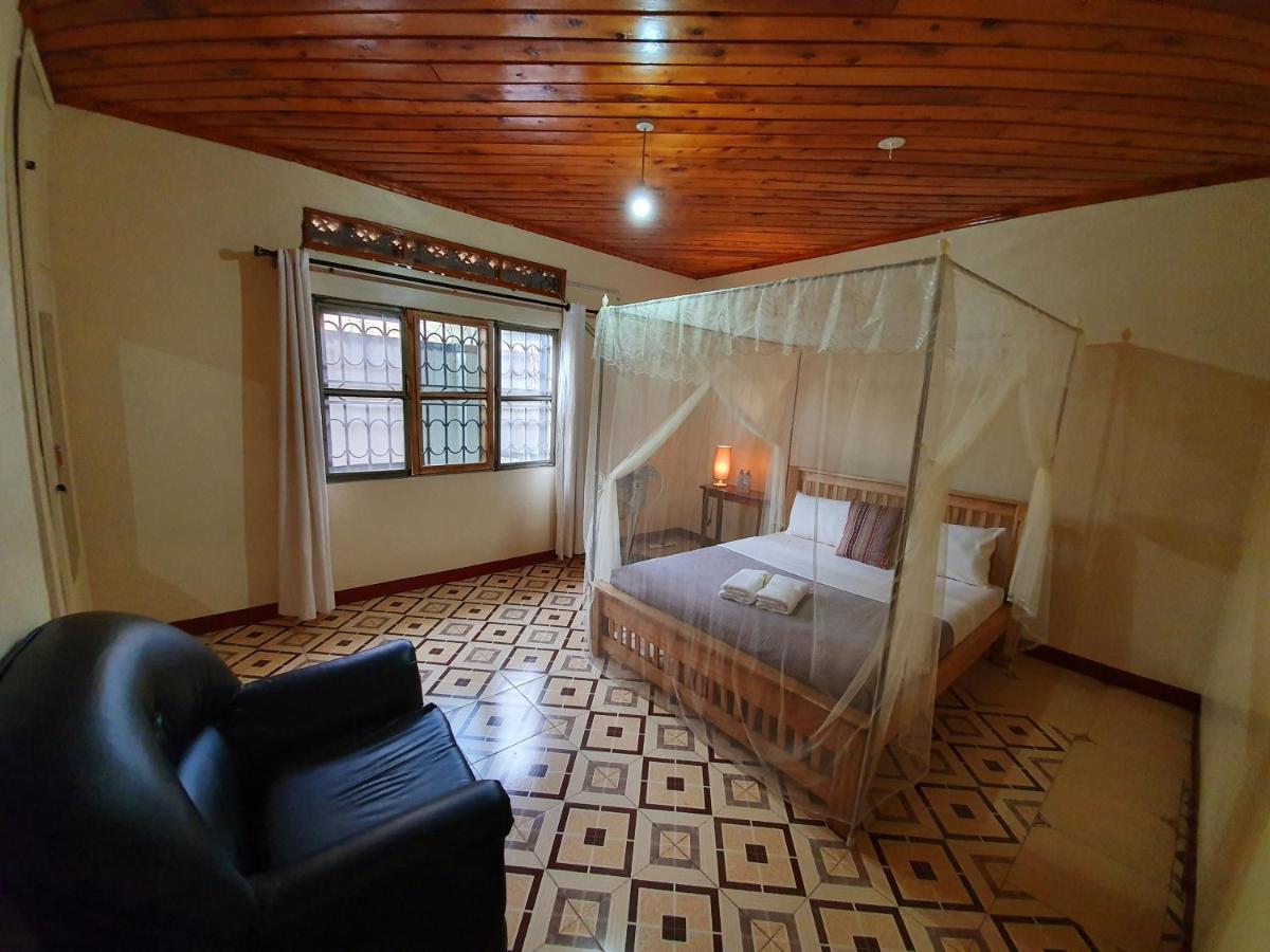 Annas Bed And Breakfast Entebbe Kültér fotó