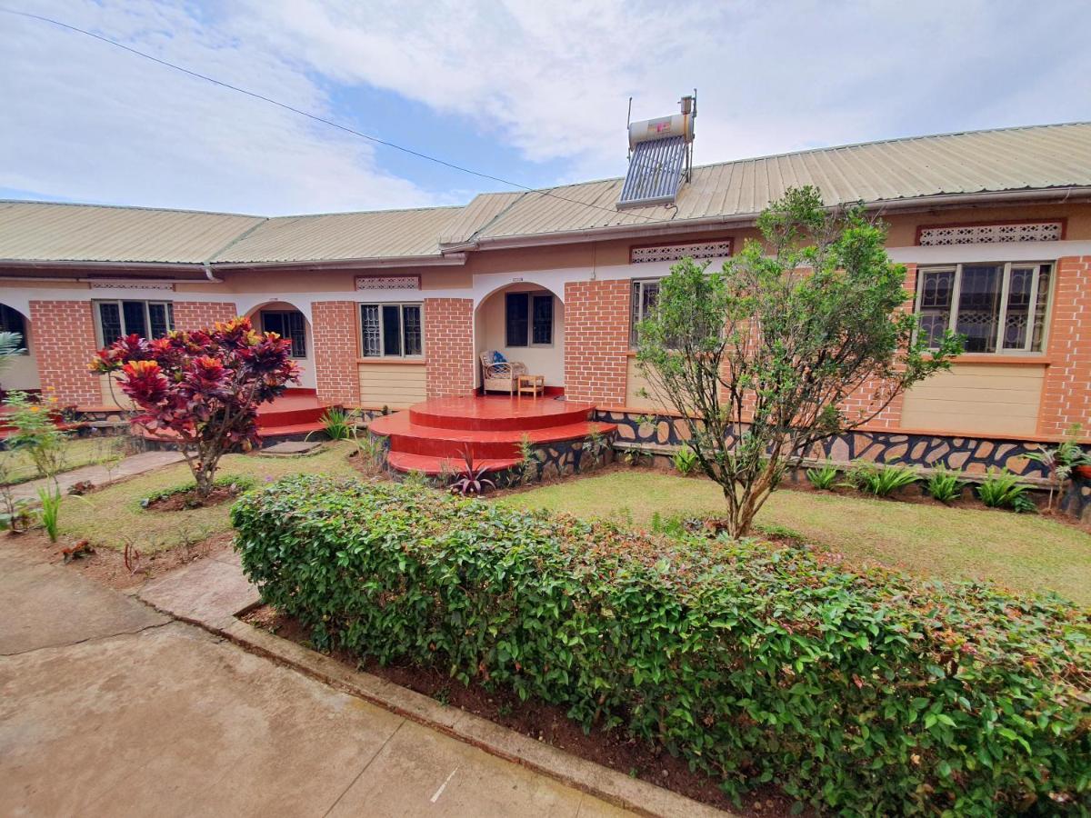 Annas Bed And Breakfast Entebbe Kültér fotó